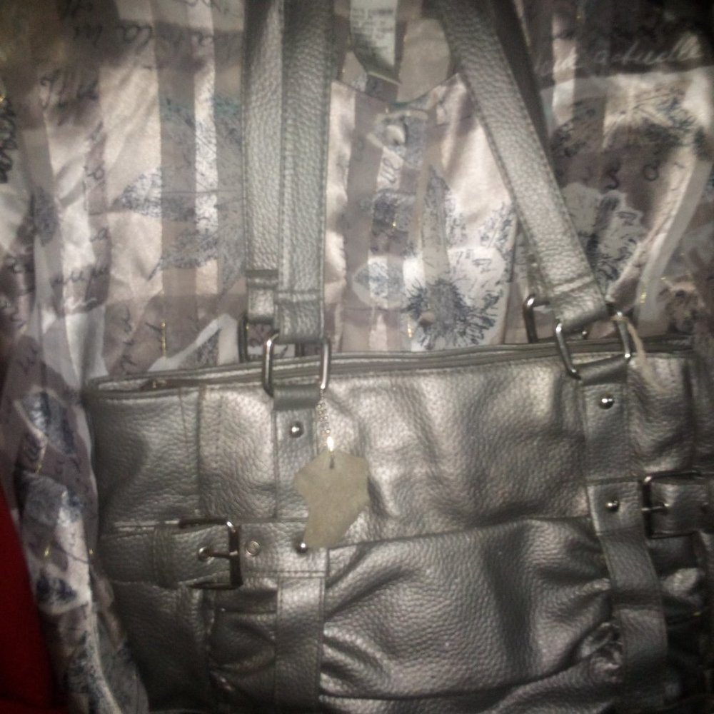 Purses - Picture 7 of 8